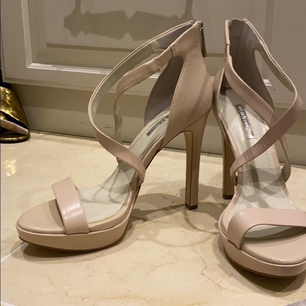 Nude pumps, open toed